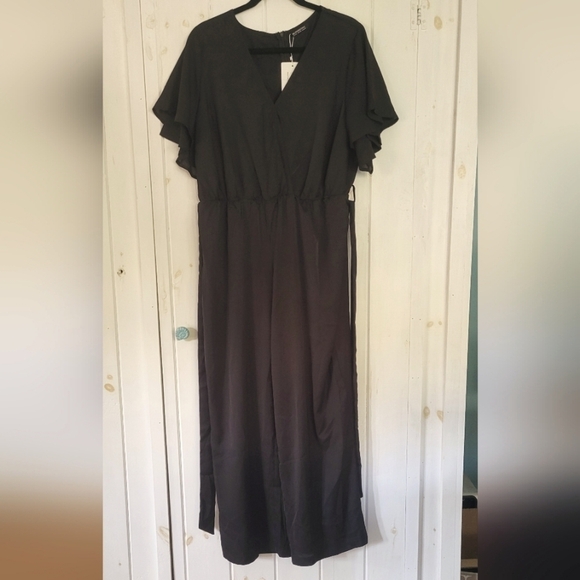 Bloomchic V Neck Double Flutter Sleeve Jumpsuit - Picture 2 of 16